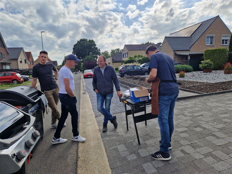 10de straatbarbecue in Halhei