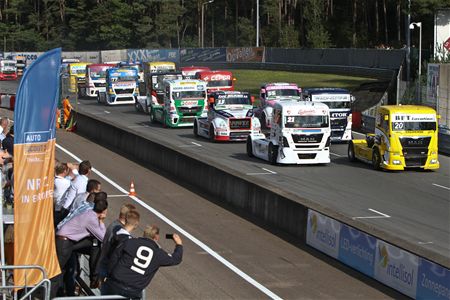 13.000 bezoekers voor truckraces