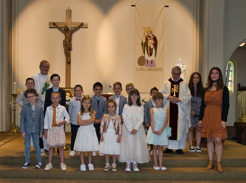 13 eerste communicanten in Heusden