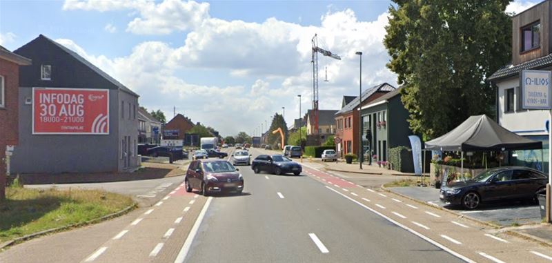 2 fietsoversteken en middenbermen in G.Gezellelaan