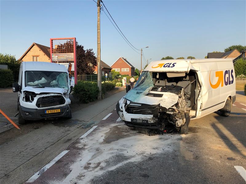 2 gewonden bij frontale botsing