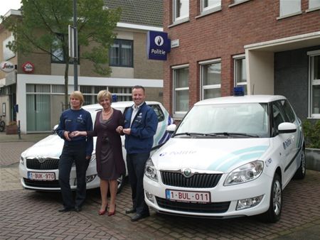 2 nieuwe auto's voor de wijkpolitie