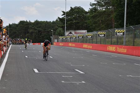 24 uur Cycling: lichte afscheiding voorin