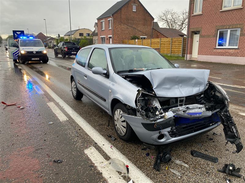 3 auto's botsen in Terlaemenlaan