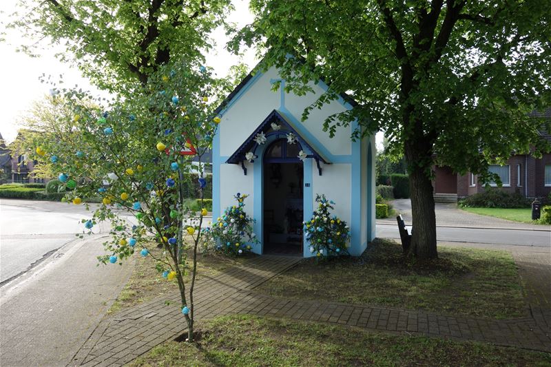 35 van de 60 Heusdense kapellen zijn versierd
