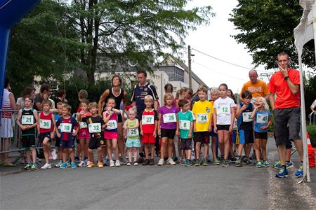 45 kinderen lopen door Eversel