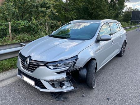 5 auto's botsen op elkaar op E314