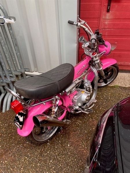 5 bromfietsen en 1 auto in beslag genomen