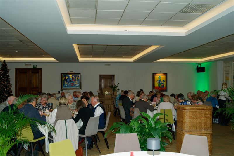 60 Neos-leden genoten van een kerstfeest