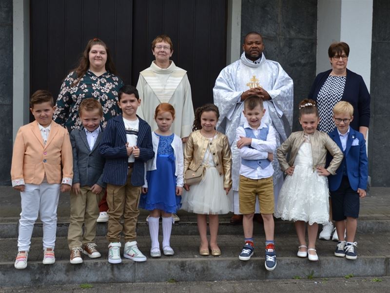 8 communicanten uit Viversel