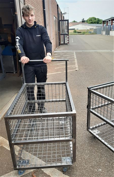 8 'winkelkarren' voor Sint-Vincentius