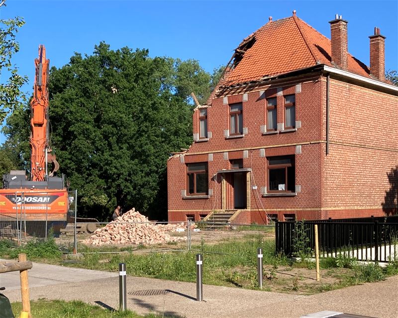 Afbraak oude pastorie van Boekt is gestart