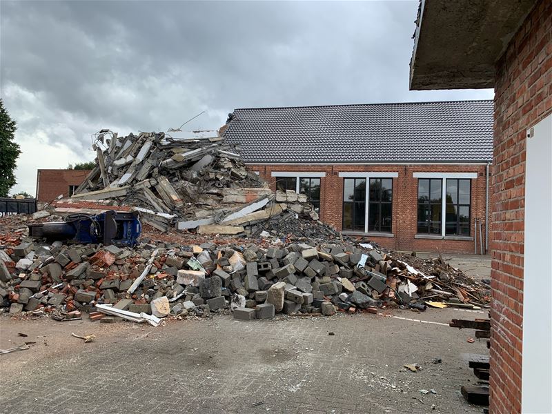 Afbraakwerken voor nieuwbouw De Toverfluit
