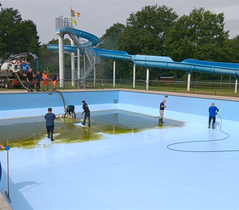 Aftellen naar 21 juni aan het zwembad