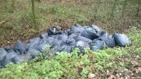 Afval gedumpt aan Weg naar Grauwe Steen