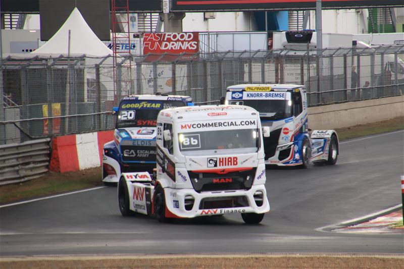 Al een stevige opwarming van de racetrucks