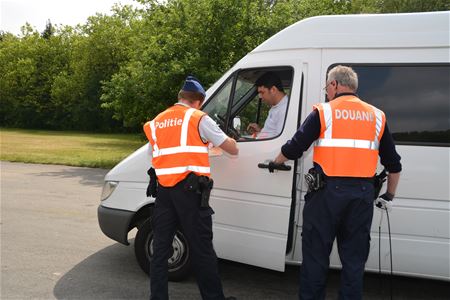 Alle wagens van de marktkramers gecontroleerd