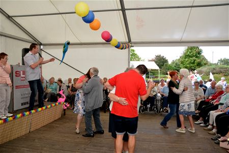 Ambiance op muziekfeest in de Bloemelingen