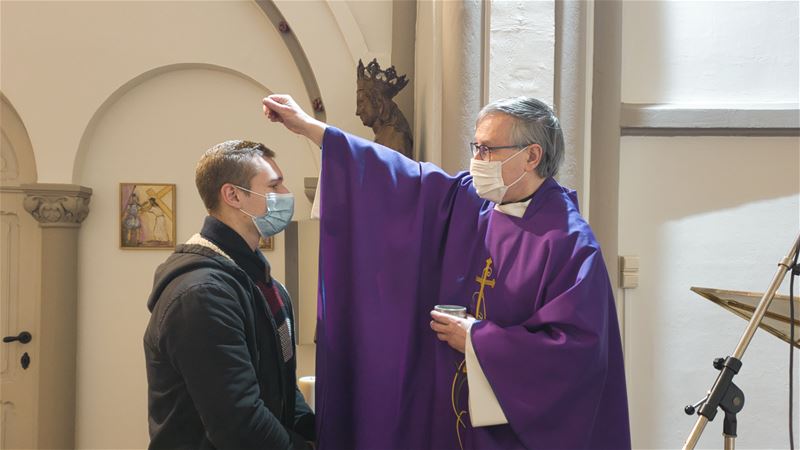 Aswoensdag: geen kruisje maar as strooien