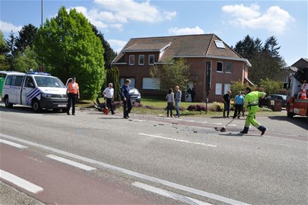 Auto belandt in voortuin