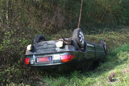 Auto over de kop op E 314