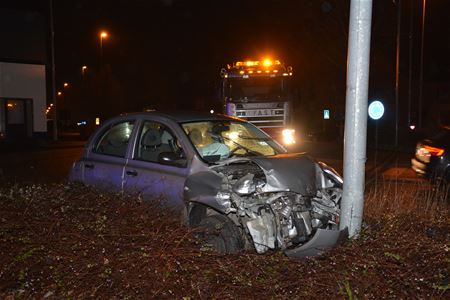 Auto's botsen op rotonde Suska