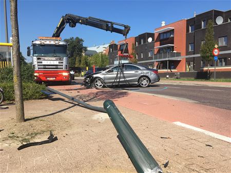 Auto's botsing in Koolmijnlaan