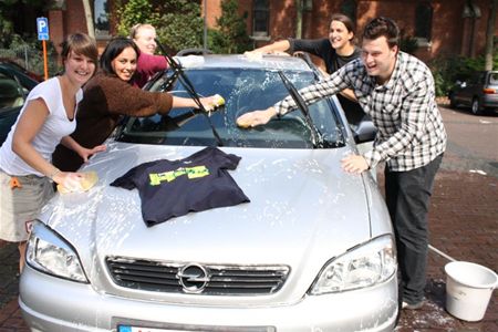 Auto's wassen voor De Sluis