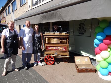 Bakkerij Theunis steekt het vuur weer in de oven