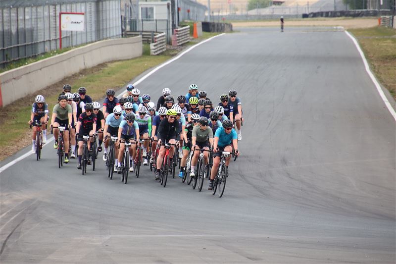 Bedrijven fietsen tegen elkaar