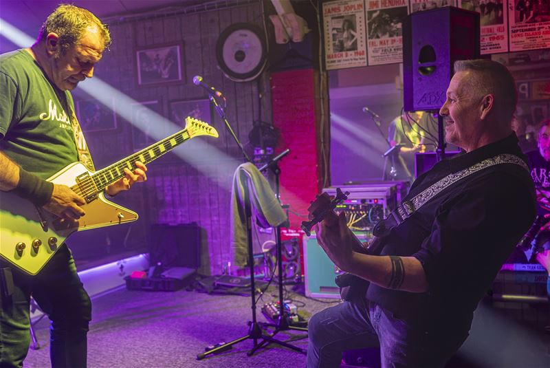 Bekende rocknummers met Overtime
