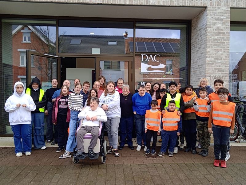 Berenkinderen leren foto's afdrukken bij DAC-buren