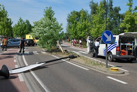 Bestuurder onwel en door de middenberm