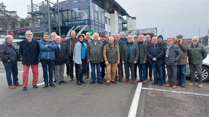 Bezoekers blikten achter de circuitschermen