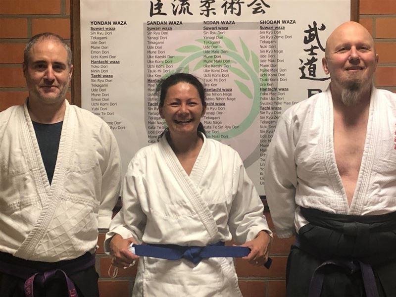 Blauwe gordel voor Ingrid bij Bushido Ju-Jutsu