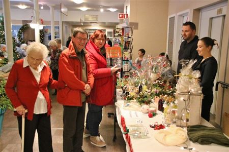 Bloemelingen genoot van een stemmige kerstmarkt