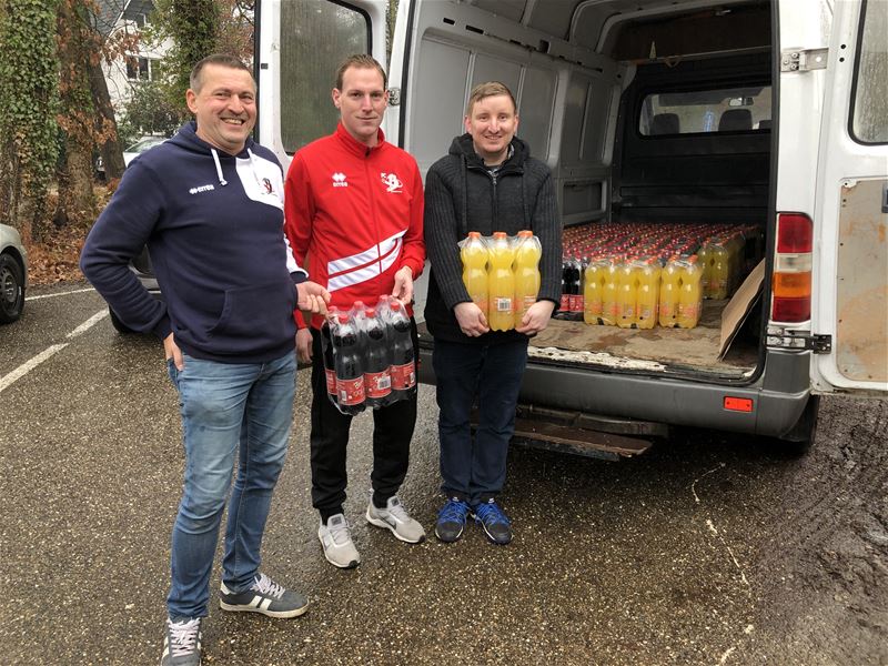 Bolderberg FC schenkt een lading frisdrank