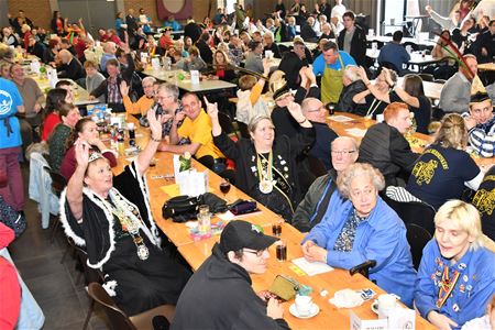 Bomvolle zaal voor het frühshoppen van Slamridders