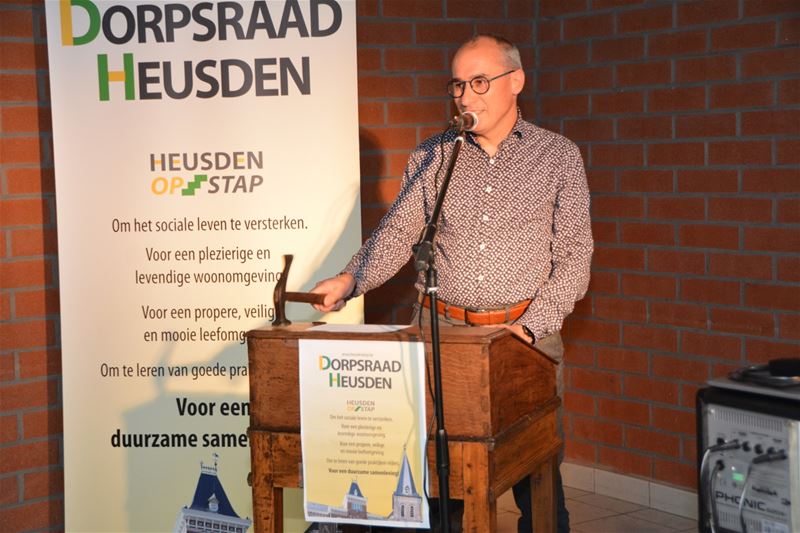Bomvolle zaal voor open Heusdense dorpsraad