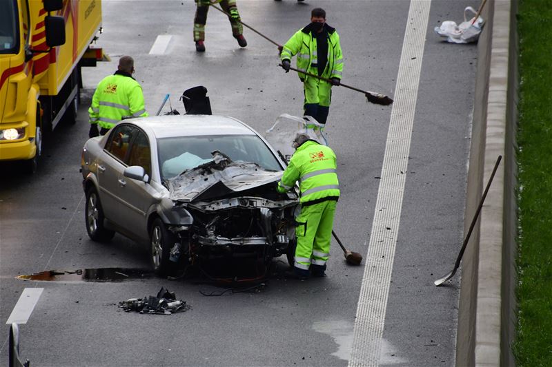 Botsing met heel wat schade en verkeershinder