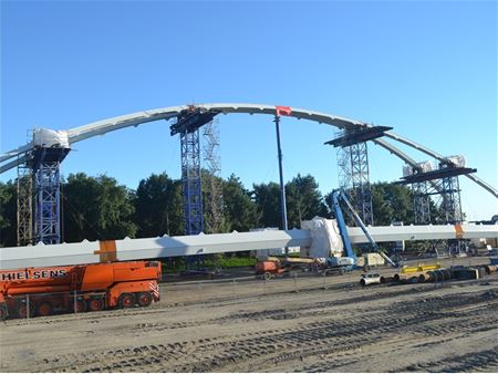 Bouw tijdelijke brug vordert erg snel