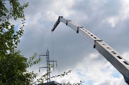 Bouwunie waarschuwt voor hoogspanningsleidingen