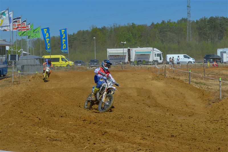 Brancardiershof vormt mooi decor voor motorcross