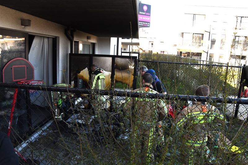 Brand achter appartement snel geblust door buren