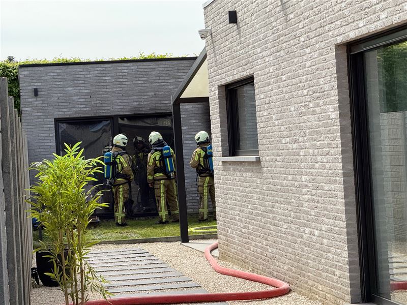 Brand in achterbouw in de Schaapsweg