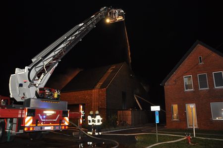 Brand vernielt woning, gezin gered