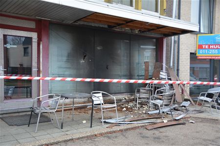 Brandbom tegen café Limbabwe