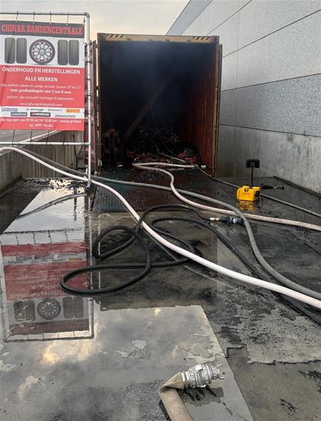 Brandweer bluste hele nacht in de Kapelstraat