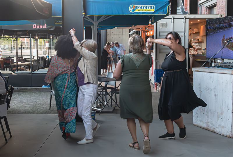 Bruisende zomerparty op MuzeCafé-terras