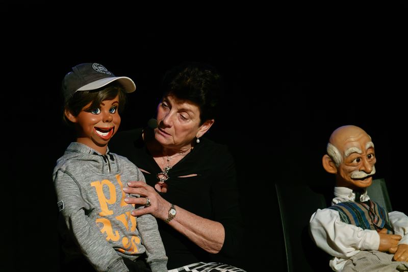 Buikspreekster verrast NEOS-leden